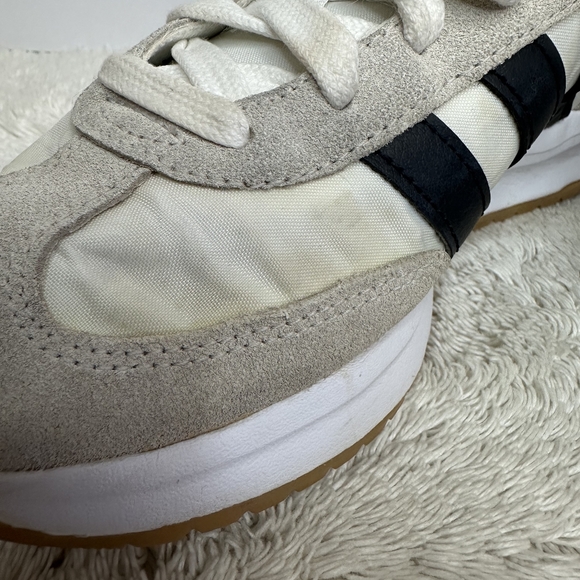 Adidas White and Black Sneakers - Picture 10 of 10